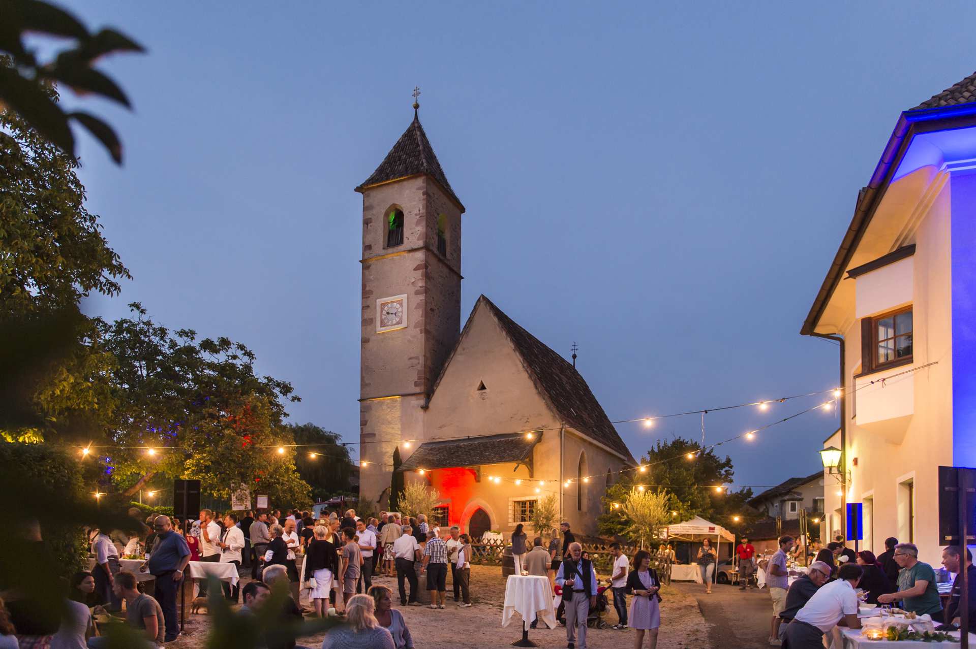Wein Event bei der Kirche in Montiggl