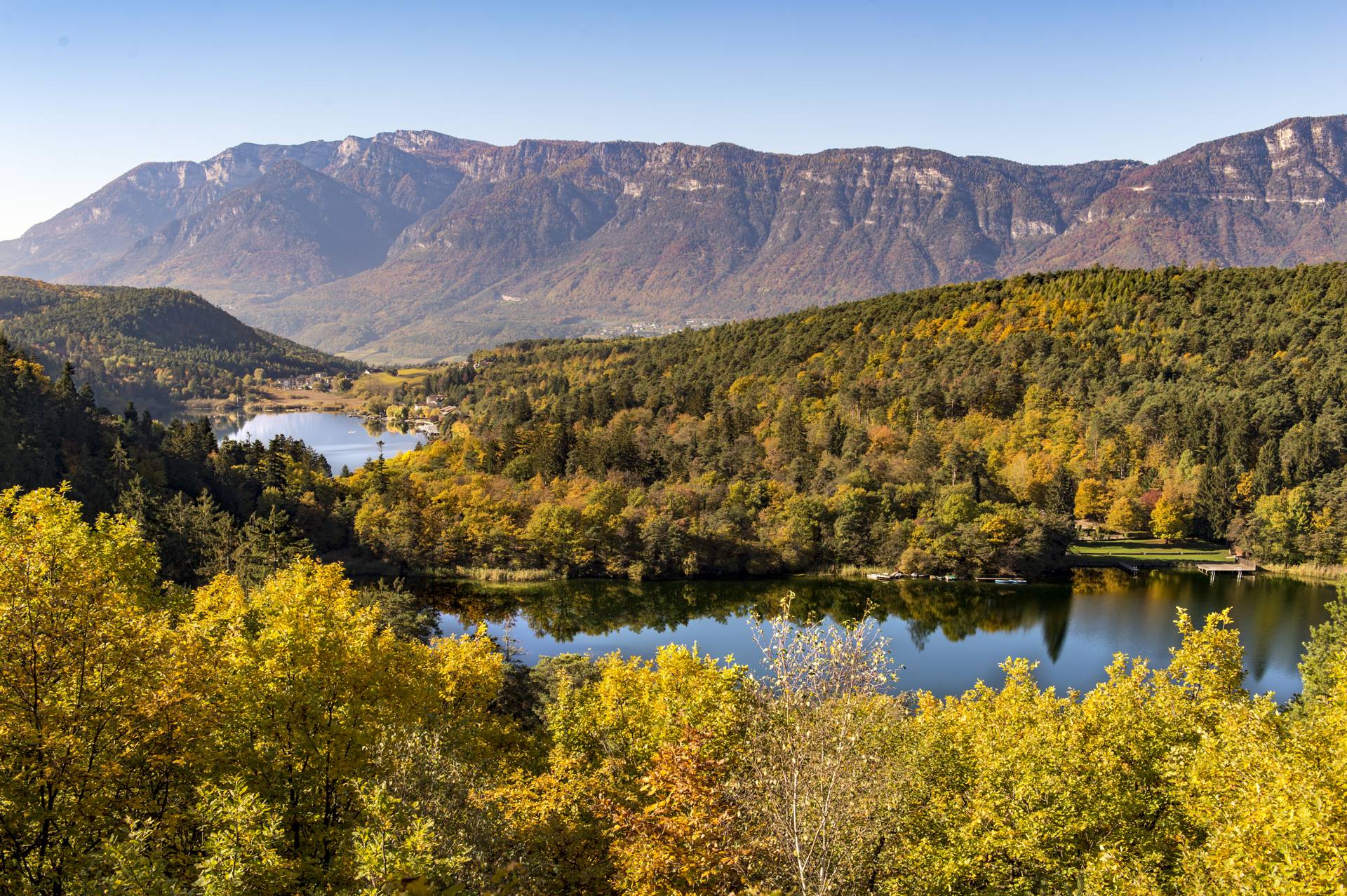 The two Monticolo lakes are ideal for walking and swimming.