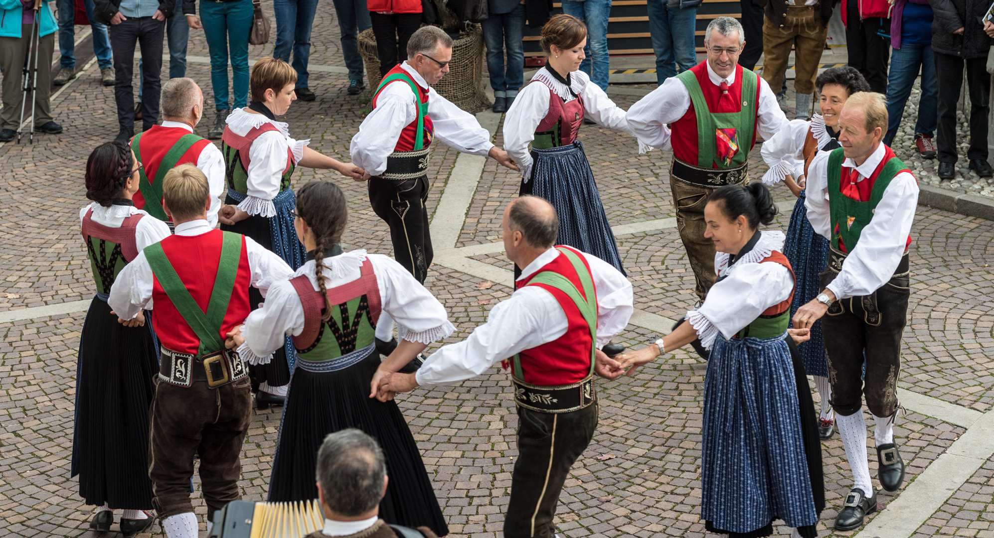 Volkstanz Gruppe bei der Aufführung