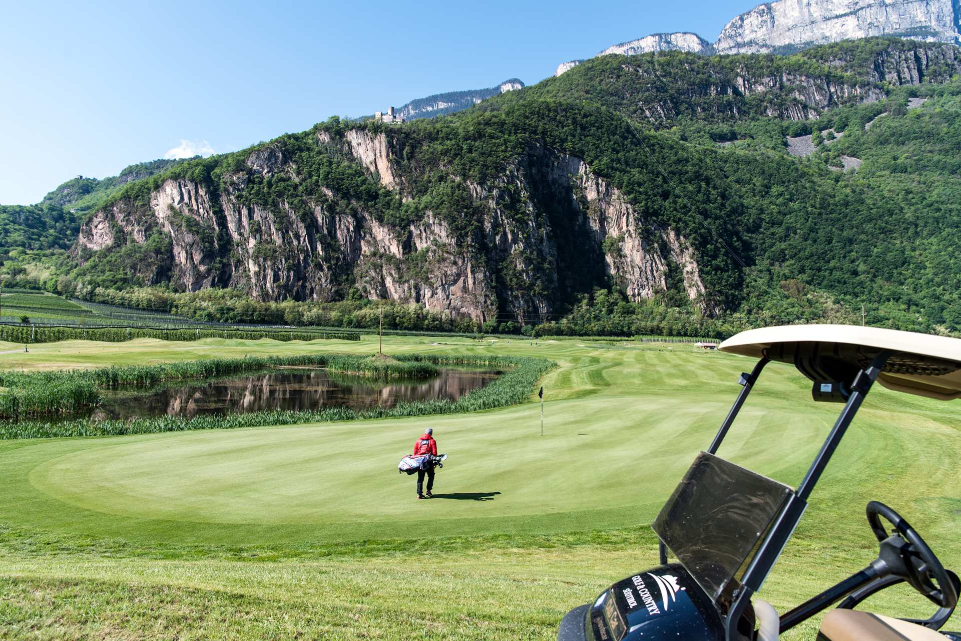 Golfen direkt unter der Burg Hocheppan