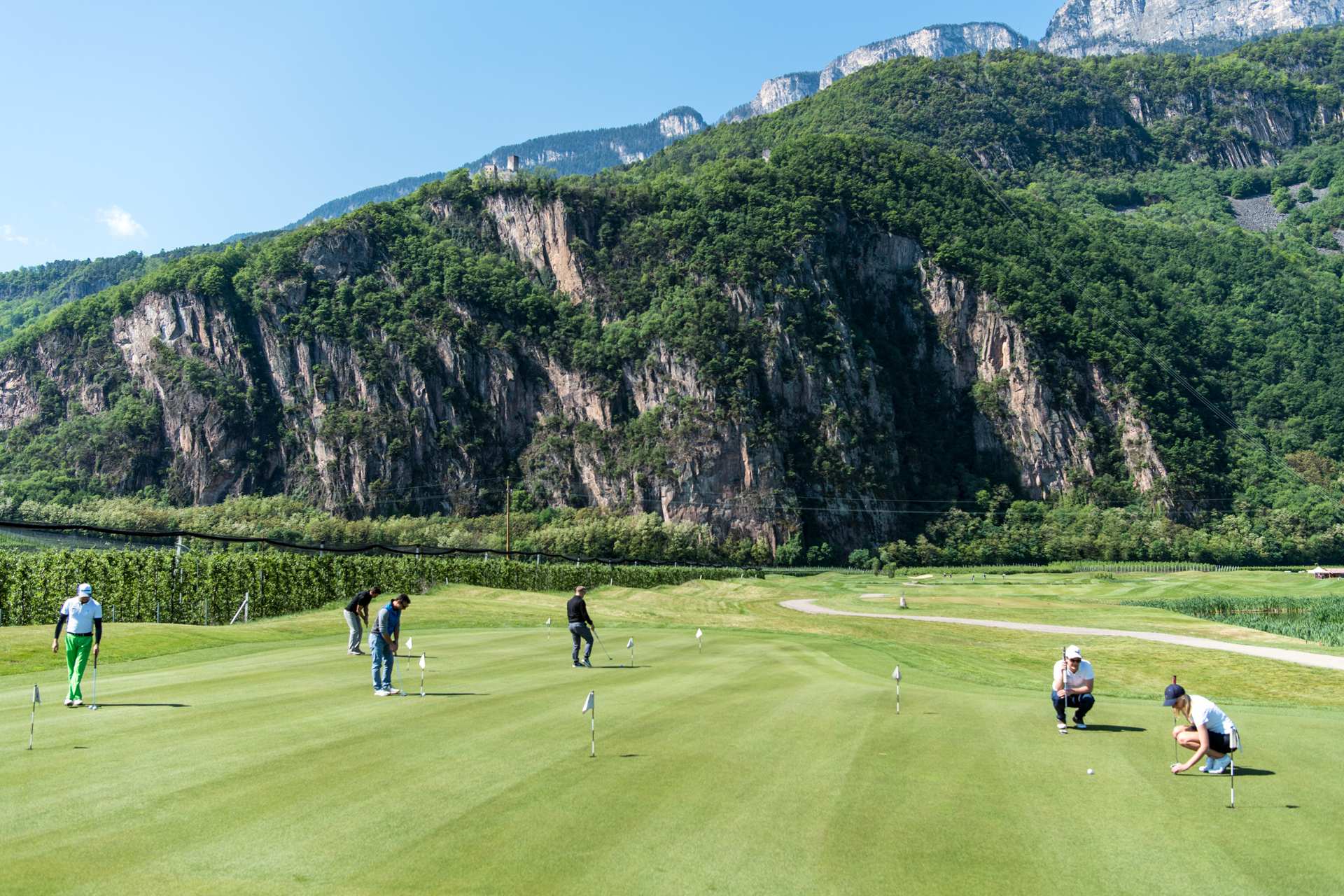 das putten muss gut geübt werden beim Golf