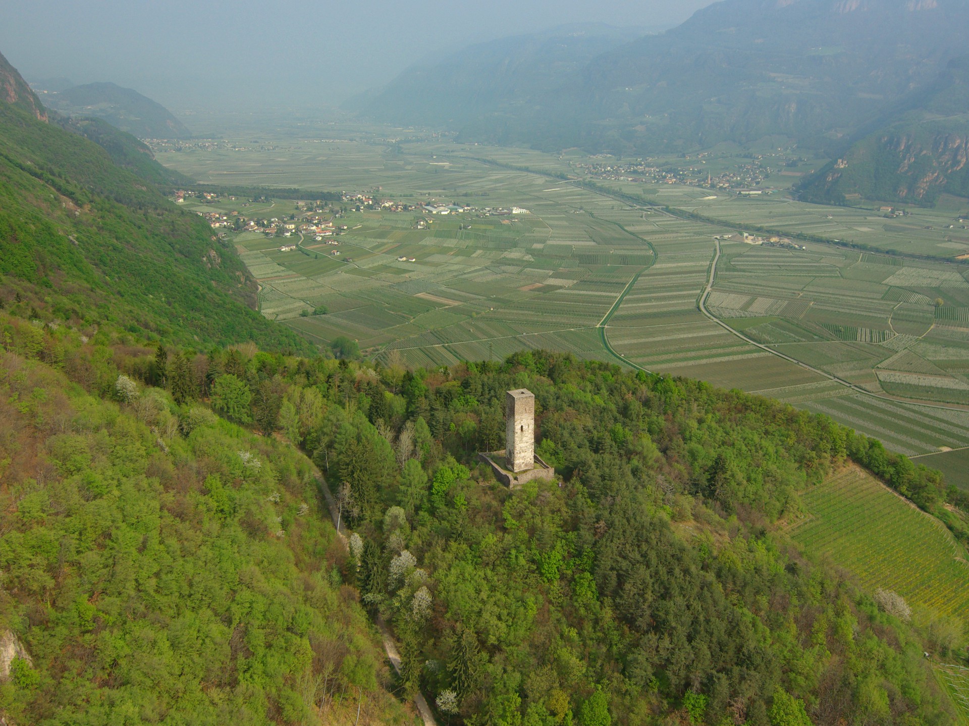 Torre di gesso vicino al castello di Hocheppan