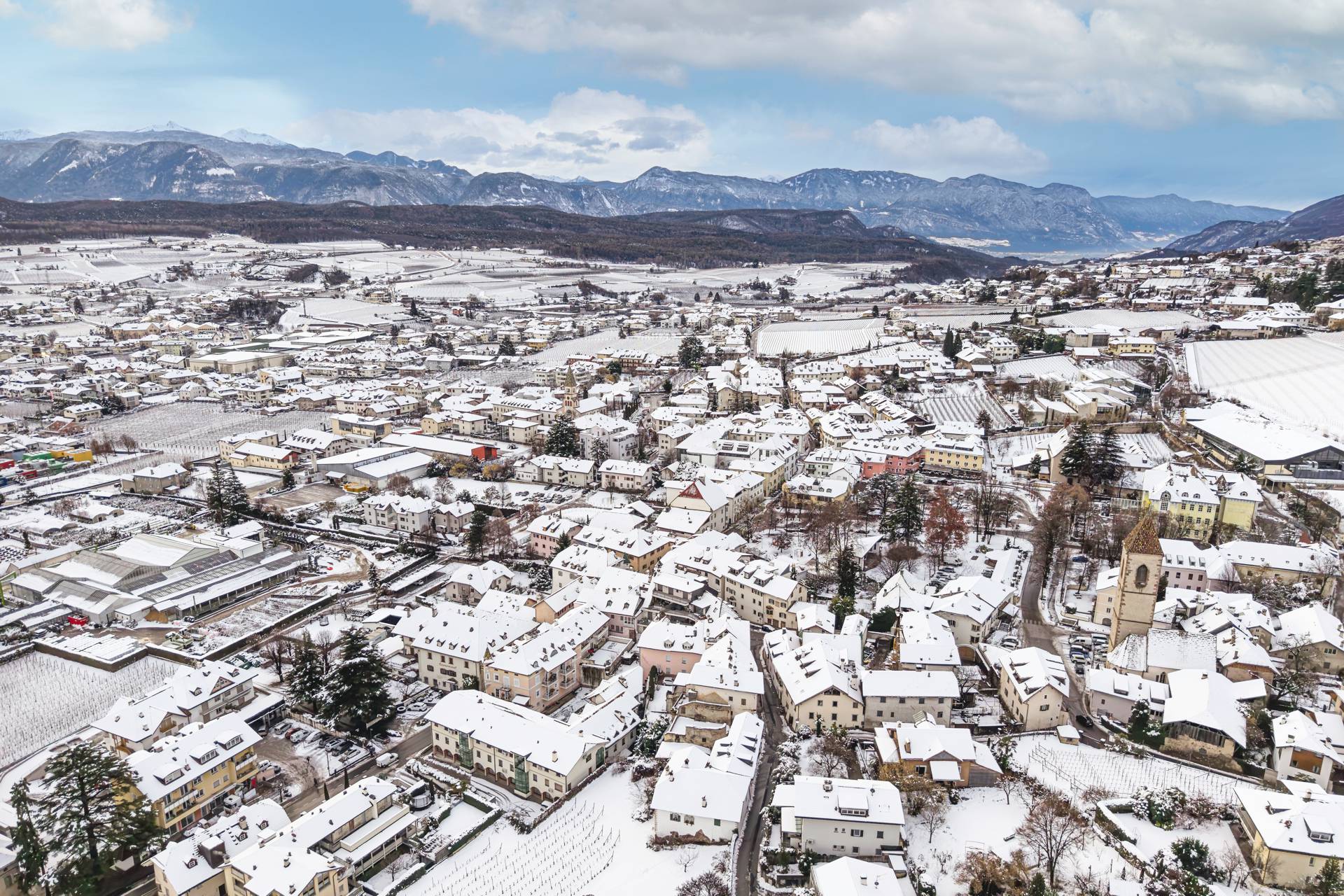 Eppan after snowfall, everything is white