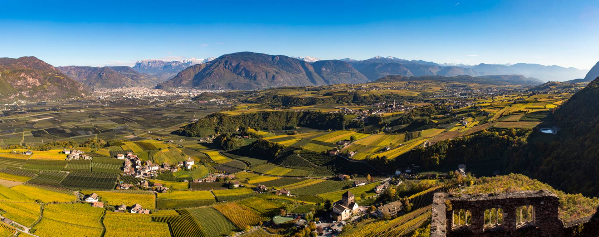 Sicht auf die Fraktionen von Eppan: Missian und St. Pauls