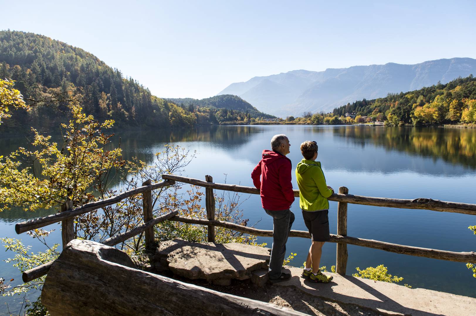 great circular hike around the lake Viewpoint at the large Montiggler Lake