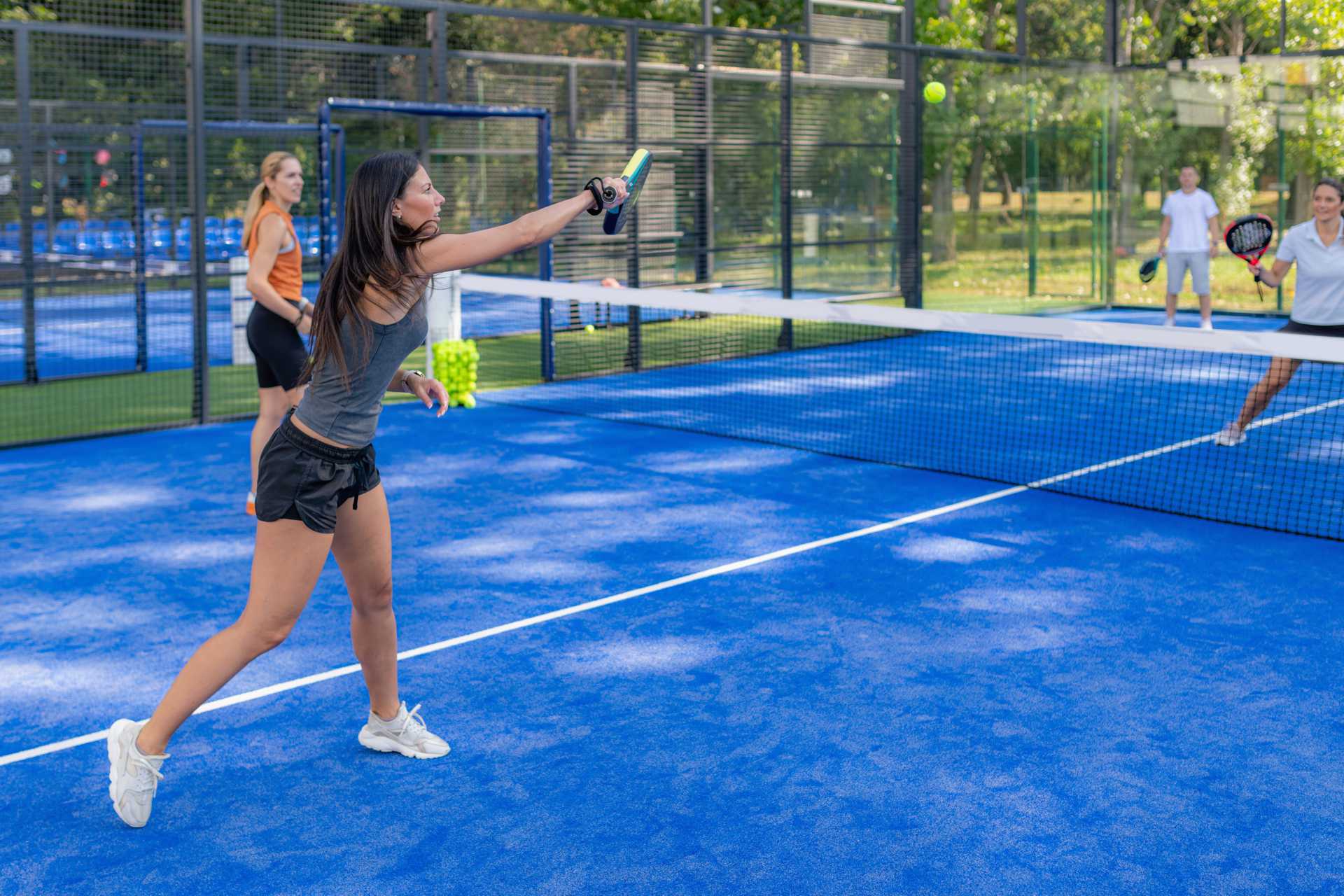 4 people playing padel