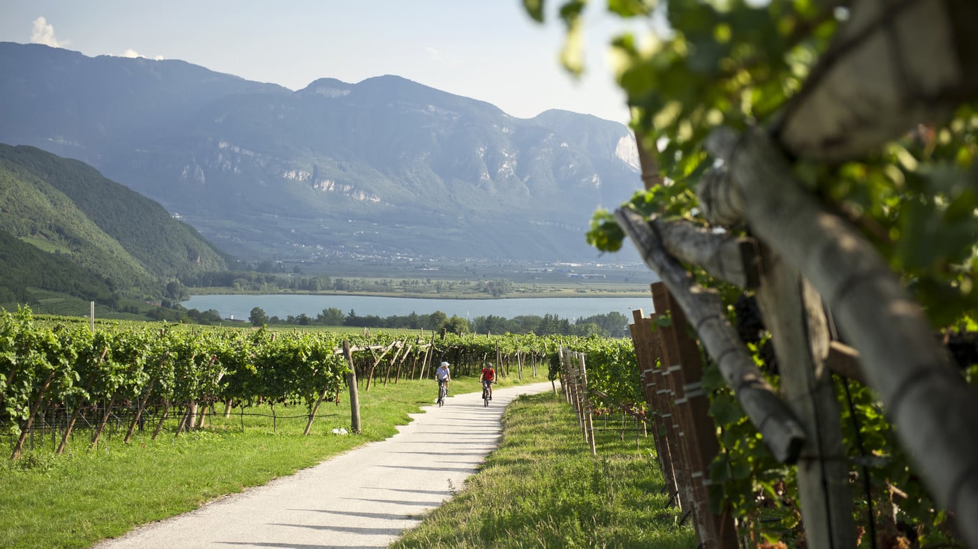 Great cycle paths in the Überetsch Lake Caldaro